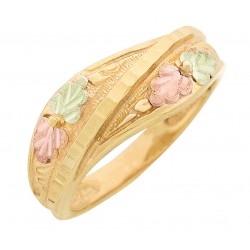 Beautiful 10K Black Hills Gold Ladies Ring w Four Leaves